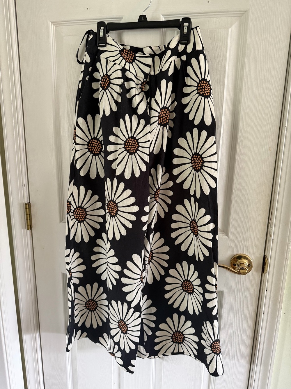 Black Daisy Print Midi Skirt - Farm R